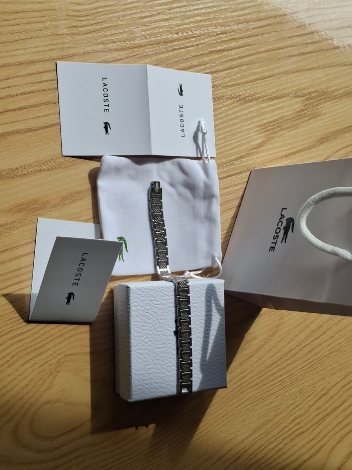 Lacoste - photo numéro 1