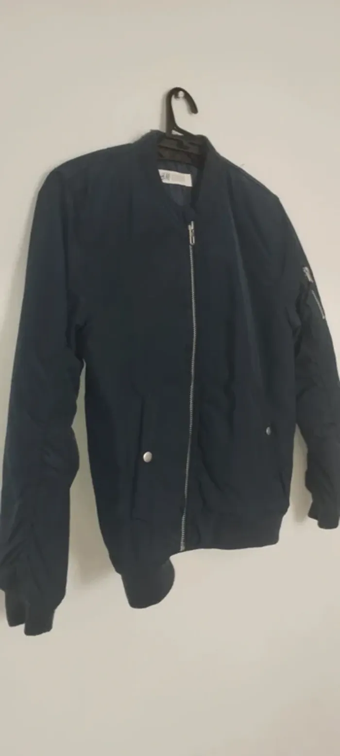 🌟 Bomber Garçon H&M - Style et Confort pour les 6-8 ans 🌟 - photo numéro 4