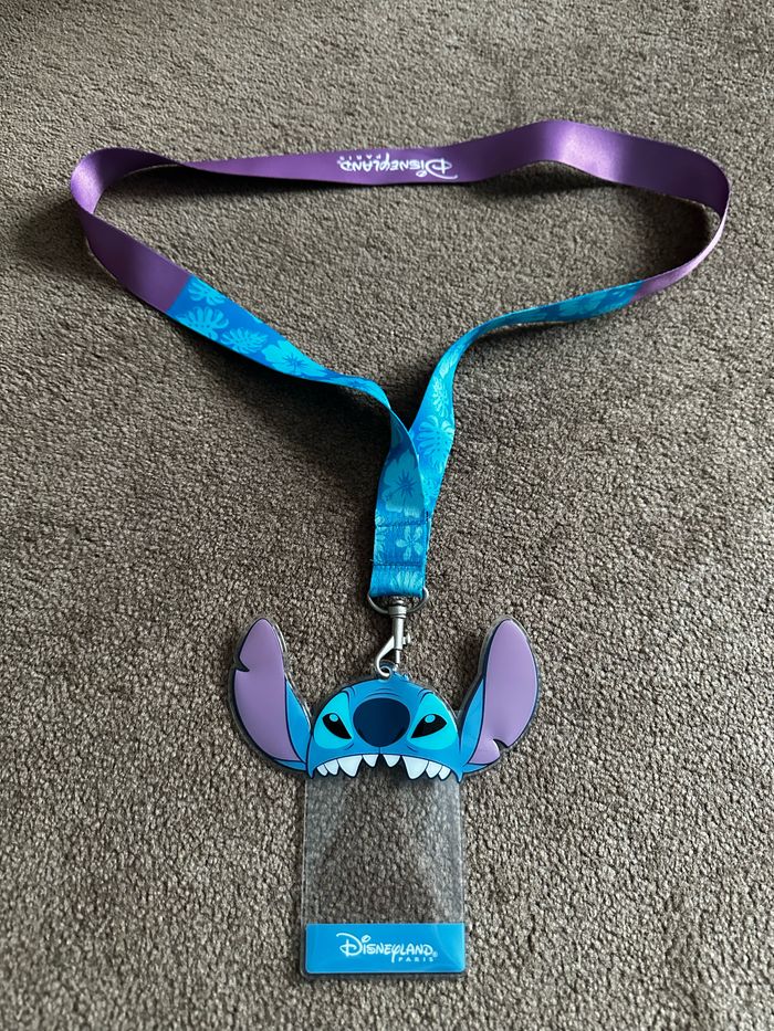 Lanière Stitch avec pochette de Disneyland Paris