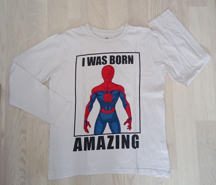Tee-shirt blanc motif Spider-Man Marvel 
T. 9-10 ans