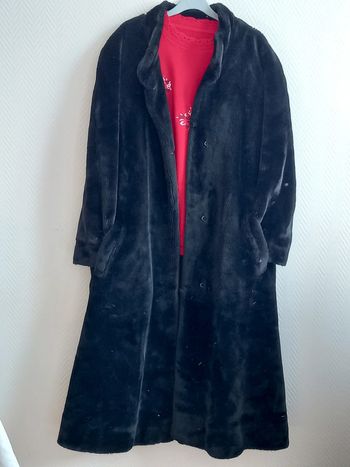 Manteau grande taille en fourrure noir taille XXL Marque vintage couleur noir