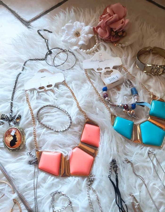 Gros lot bijoux + de 70 (boucles d'oreilles, bracelets, bagues, colliers) H&M Claire's Yves Rocher idéal lot revendeur 💍 - photo numéro 6