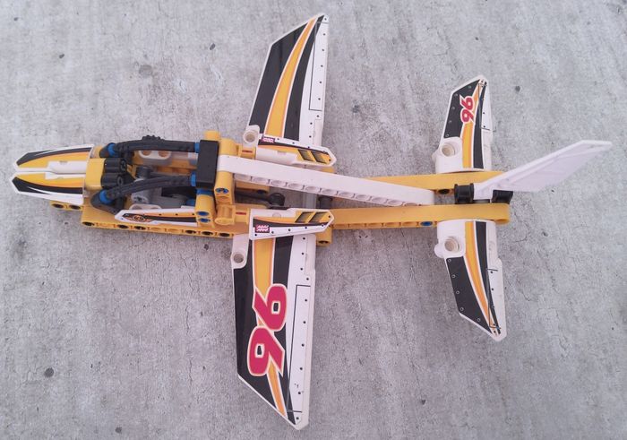 Lego   technic  42044  (  avion  ) - photo numéro 2