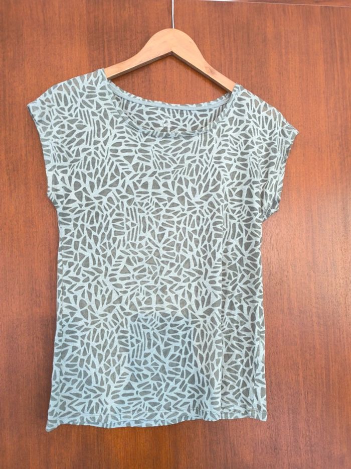 T-shirt légèrement transparent
