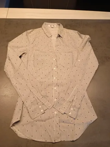 Vends chemise manches longues enfants Jennifer taille XS soit 14 ans .