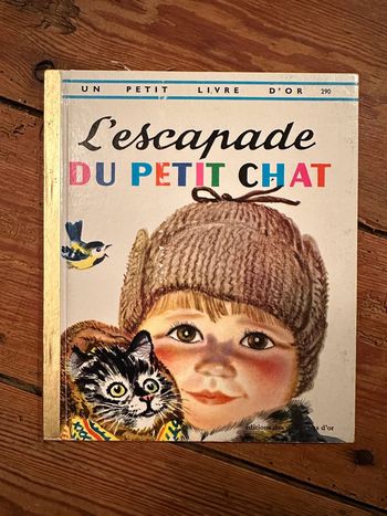 Un petit livre d’or L’escapade du petit chat deux coqs d’or album ancien cartonné