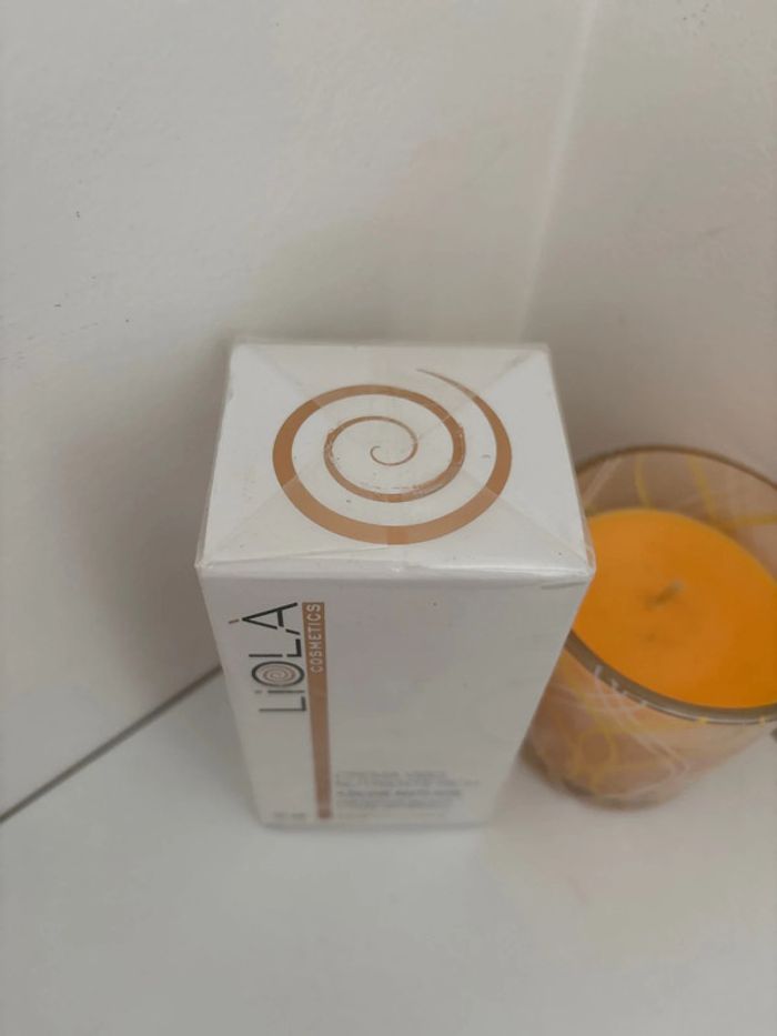 Crème visage riche et nourrissante action anti-âge - photo numéro 7