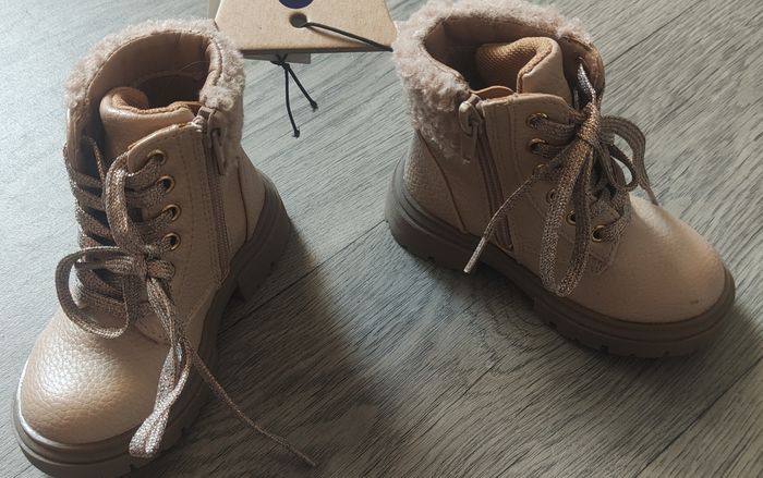Bottines fourrées taille 22 - photo numéro 2