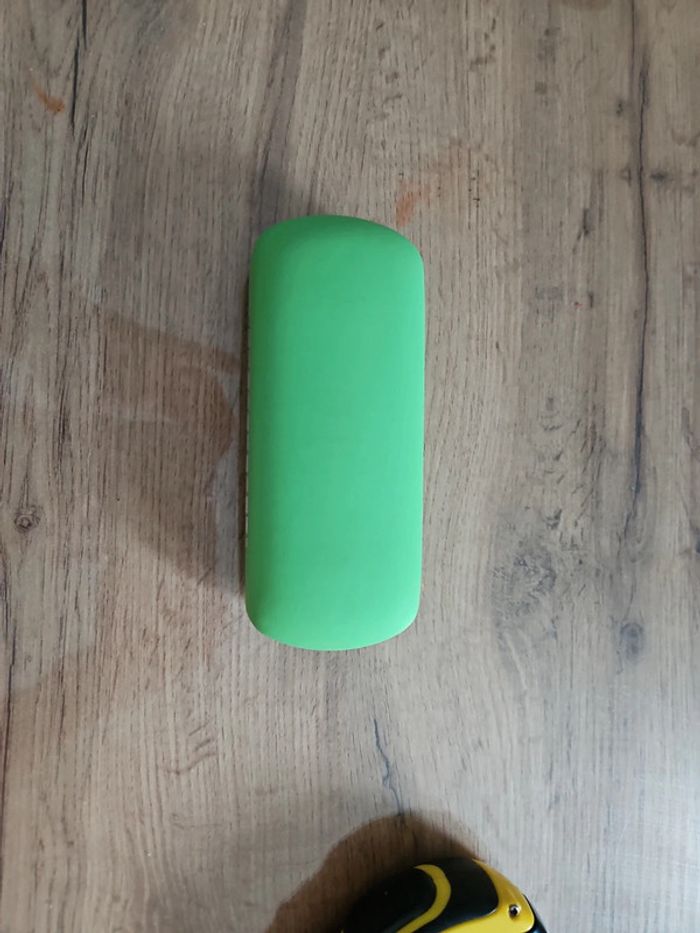 Etui a lunettes vert et sa lavette - photo numéro 6