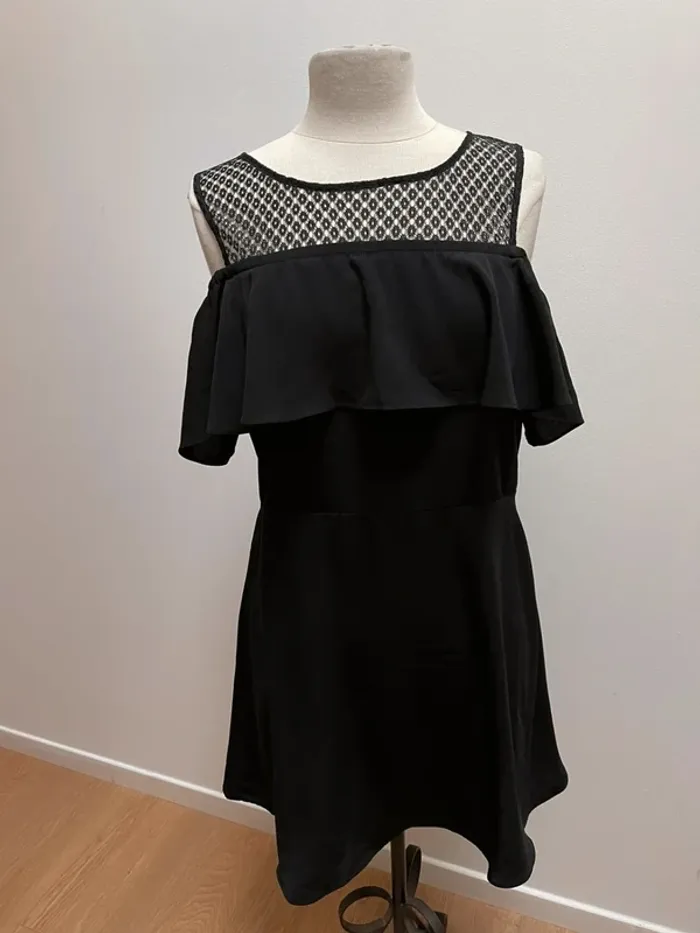 Superbe Robe noire avec dentelle Naf Naf 🌸 42