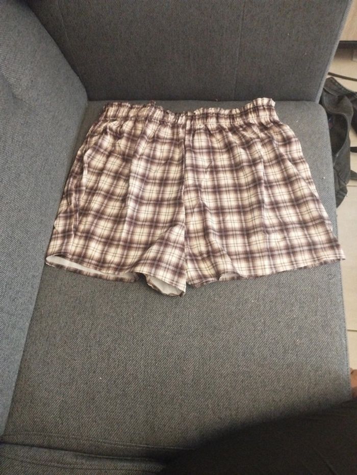 Short neuf