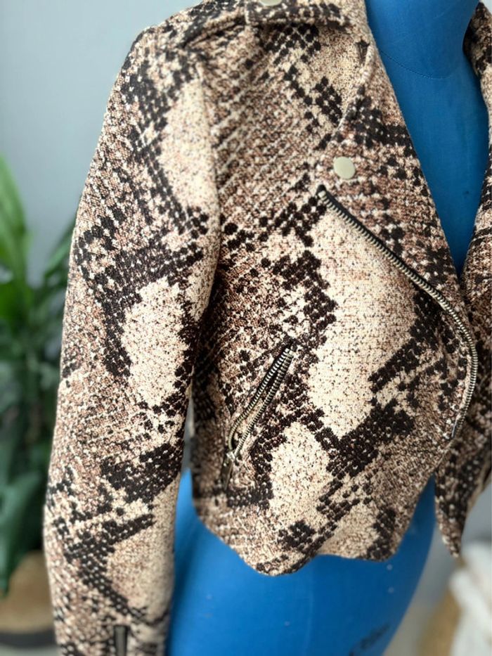 Veste H&M courte à motif serpents - marron/noir - neuve jamais porté - taille 32/XXS - photo numéro 2