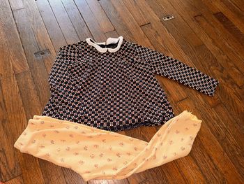 T-shirt Monoprix (très légères traces col) et legging Zara (très bon état)  5 ans