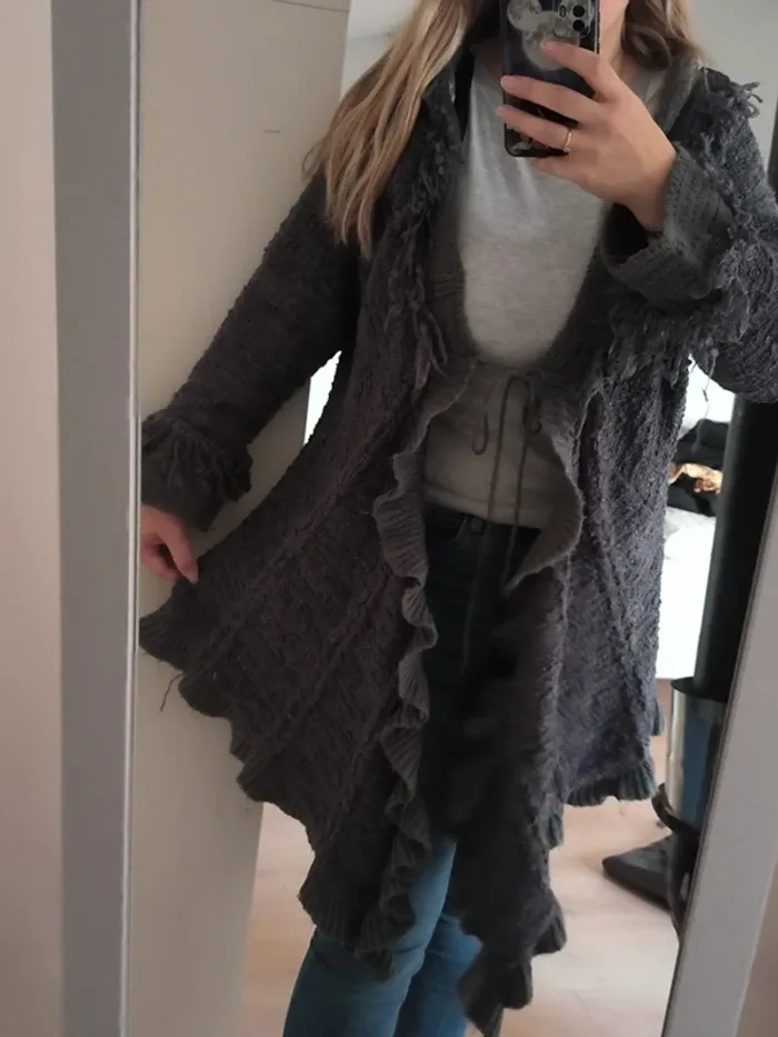 Gilet gris à volants