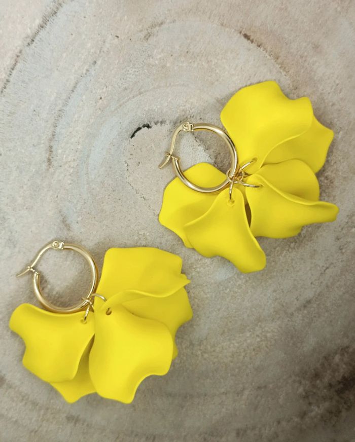 Superbes créoles en acier inoxydable et pétales acryliques