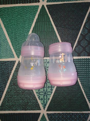 Lot deux  biberons mam