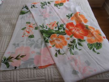 foulard fleuri dimension 100 x 180 cm