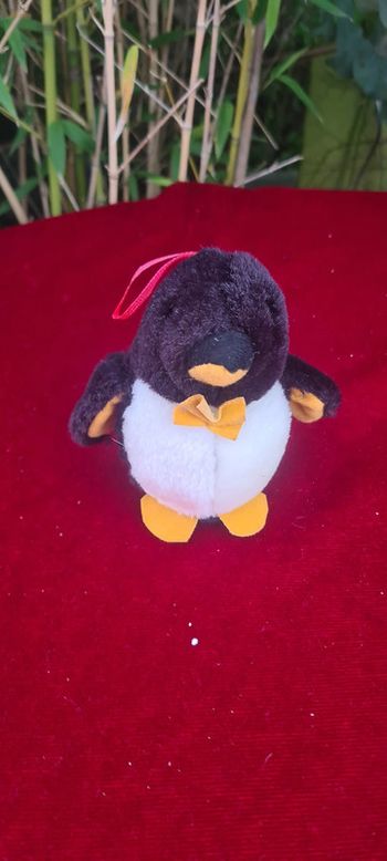 Petite peluche doudou pingouin