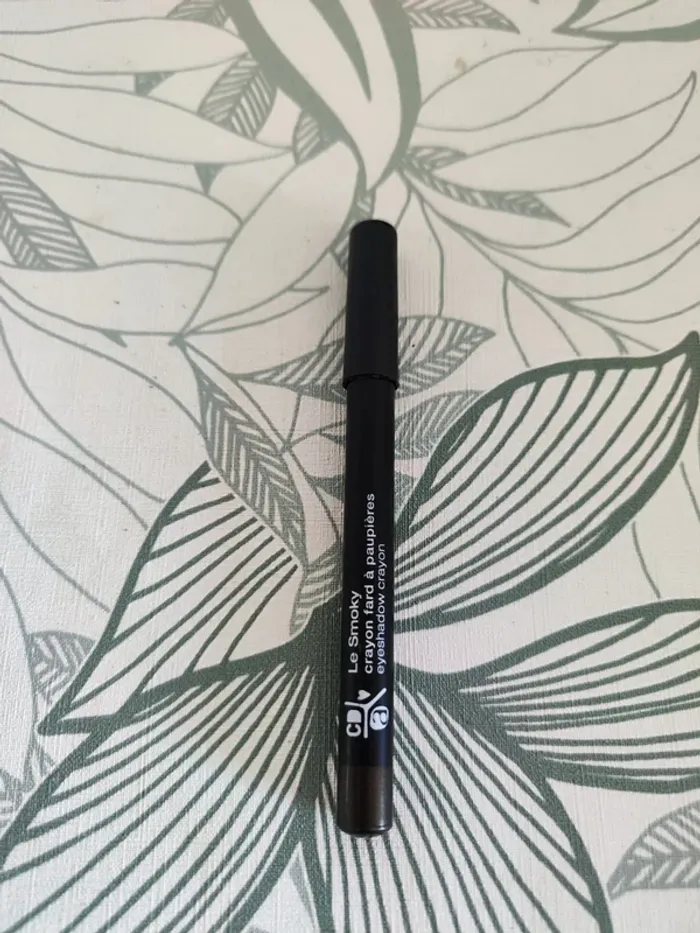 Absolution le smoky crayon fard à paupieres m1202 valeur 24€