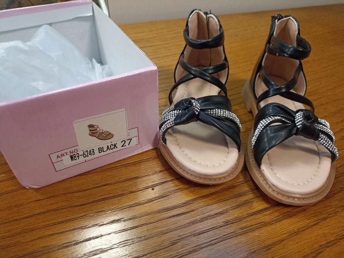 Chaussures ouvertes Neuf taille 27 - photo numéro 3
