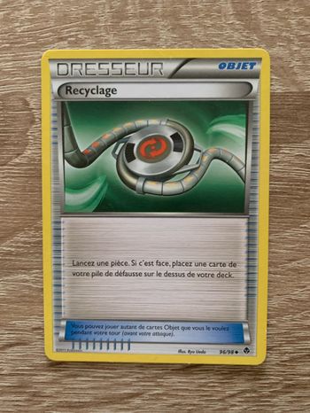 Carte Pokémon dresseur recyclage