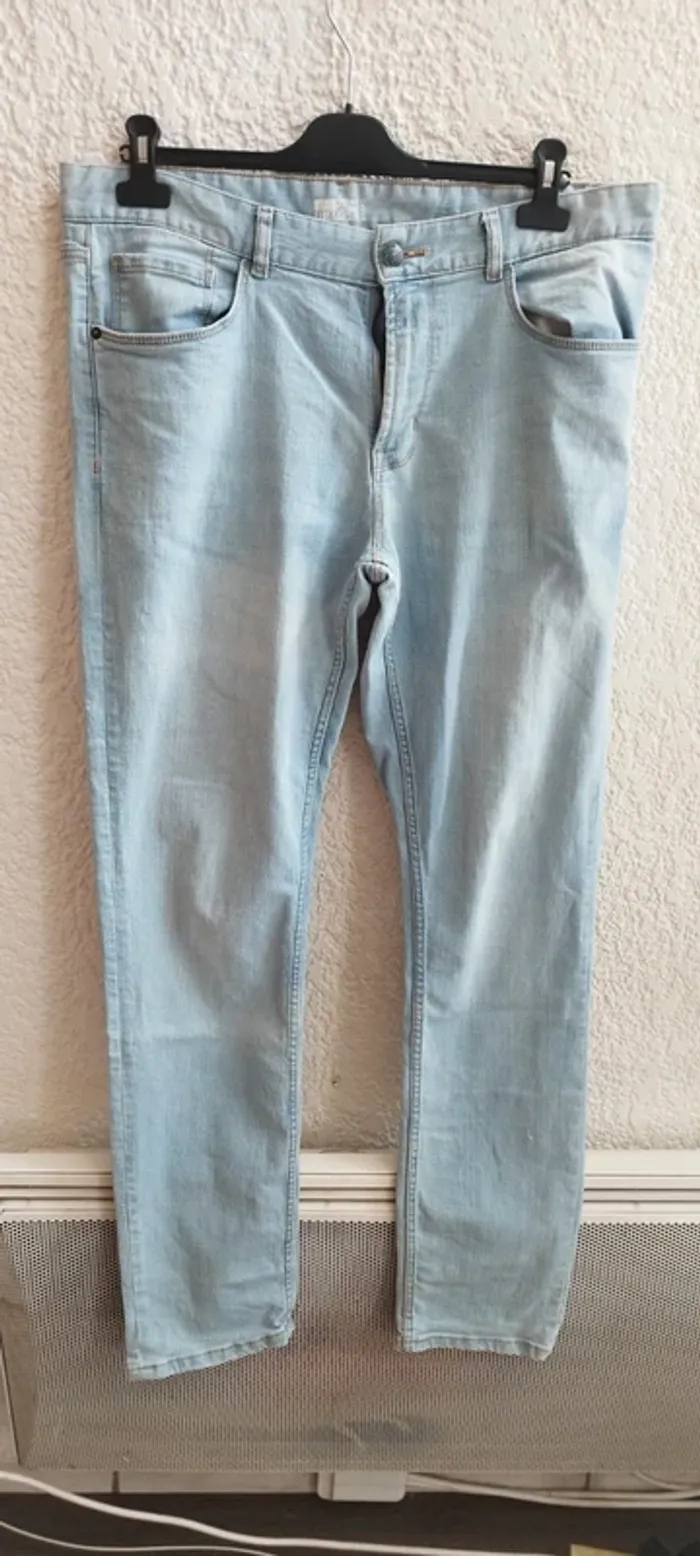Jean  slim bleu  T 44 kiabi