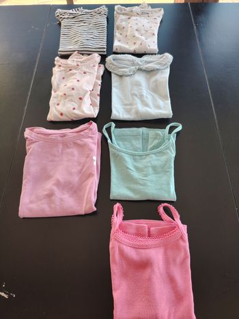 Lot t-shirt manches courtes et débardeurs