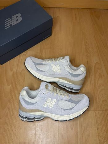 New balance 2002r