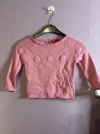 Pull en crochet fleuris