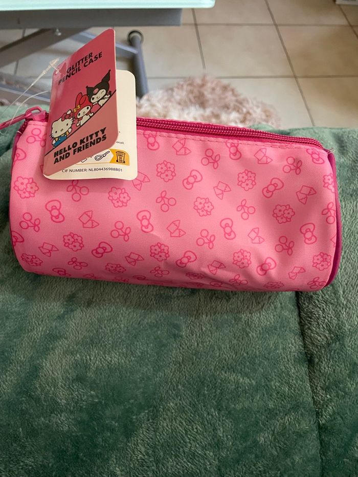 Magnifique trousse Shelly Kitty rose assez grande avec paillettes