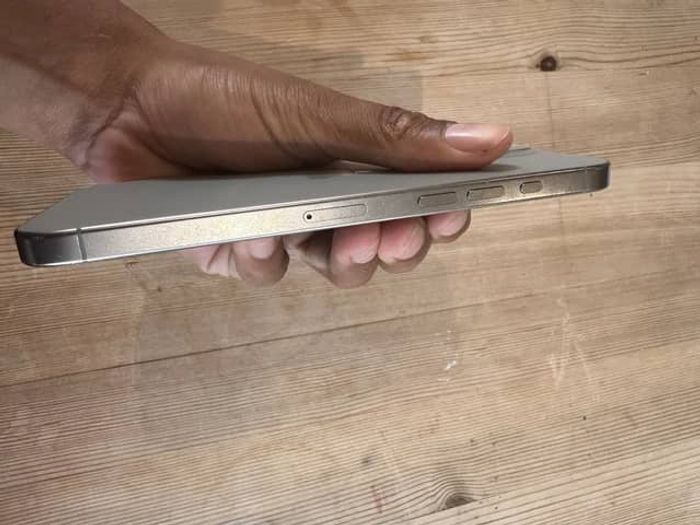 Téléphone I p h o n e. - photo numéro 4