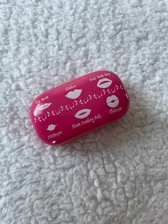Petite boîte rose en plastique étuis à écouteurs