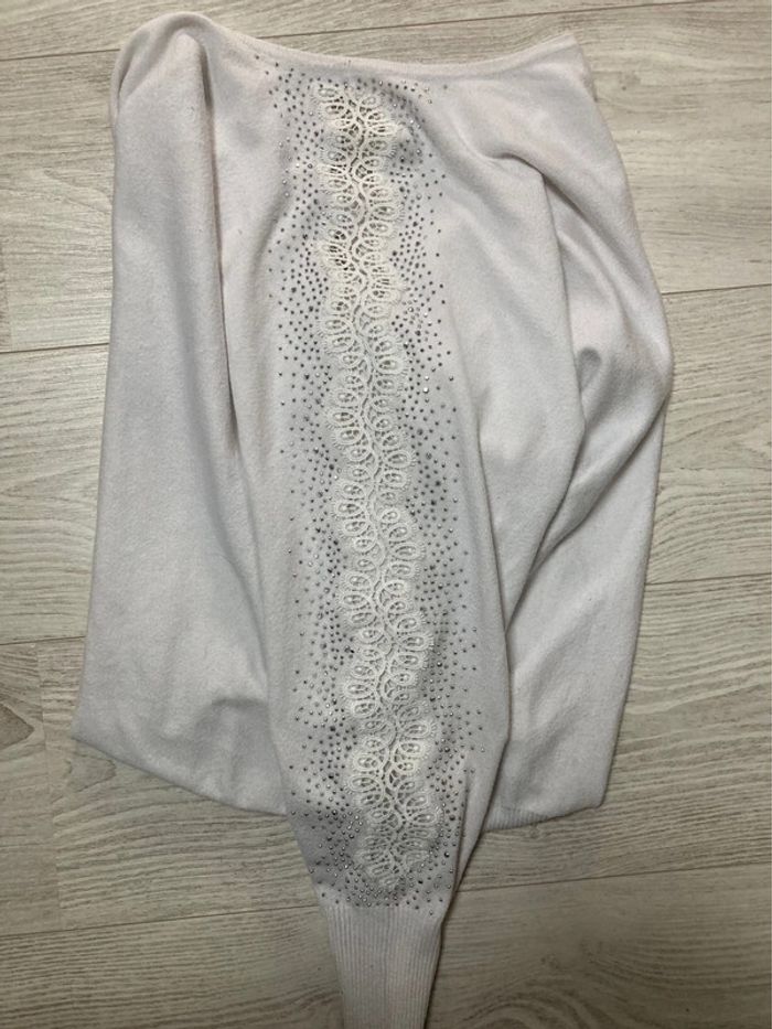 Pull blanc avec manche brodé - photo numéro 5