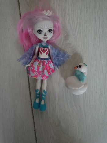 Poupee enchantimals cygne