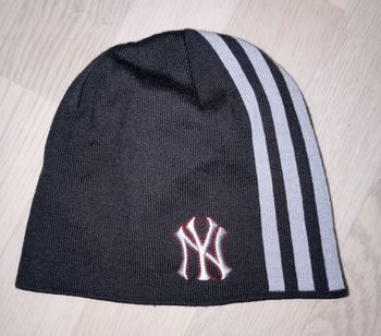 Bonnet gris foncé New York Adidas 
T. 7-8 ans