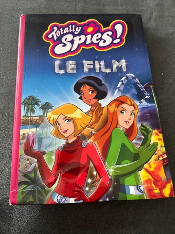 Livre bibliothèque rose totally spies le film