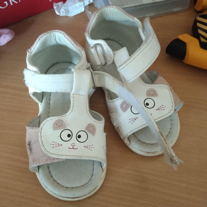 Chaussures fille taille 20