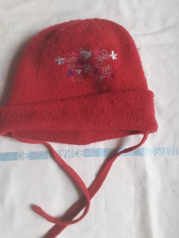 Bonnet rouge chaud avec lien