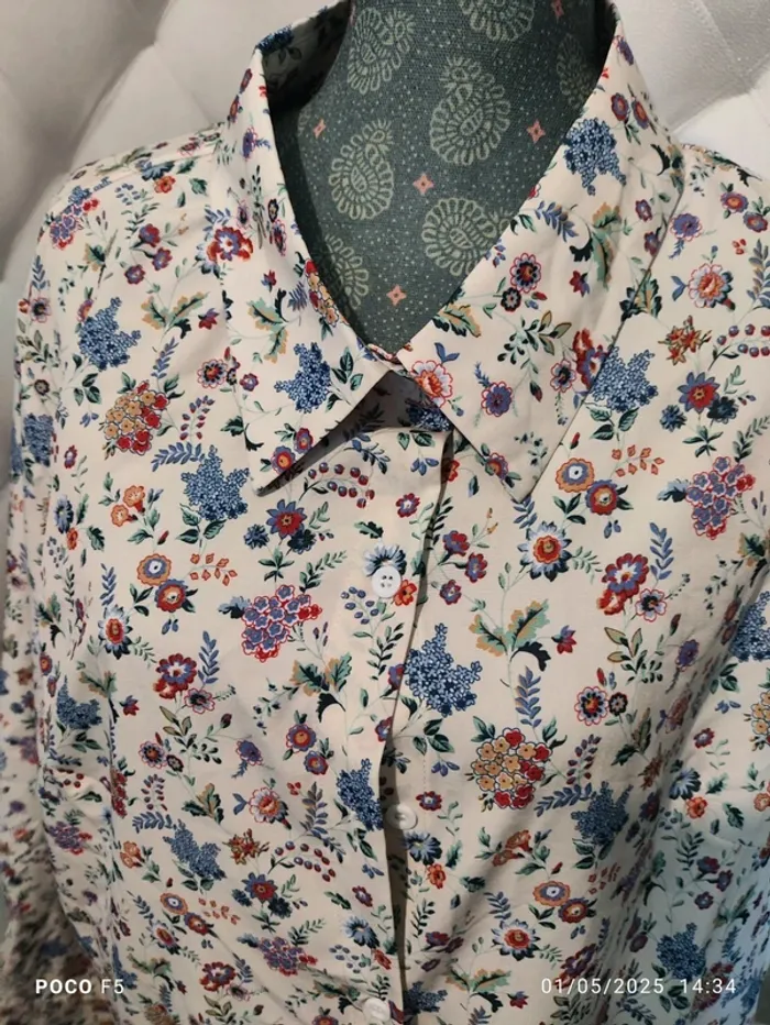 Chemise taille 5XL/ 56 manches longues Fleurie  bouton - photo numéro 4