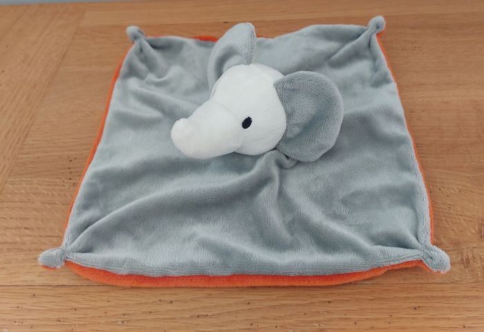 Doudou plat éléphant orange et gris