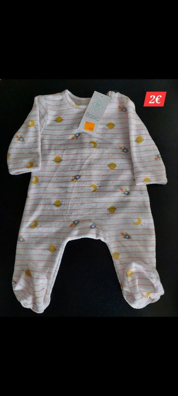Grenouillère fille 1 mois motif terre et lune 