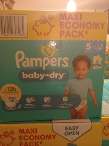 Couches pampers baby dry taille 5