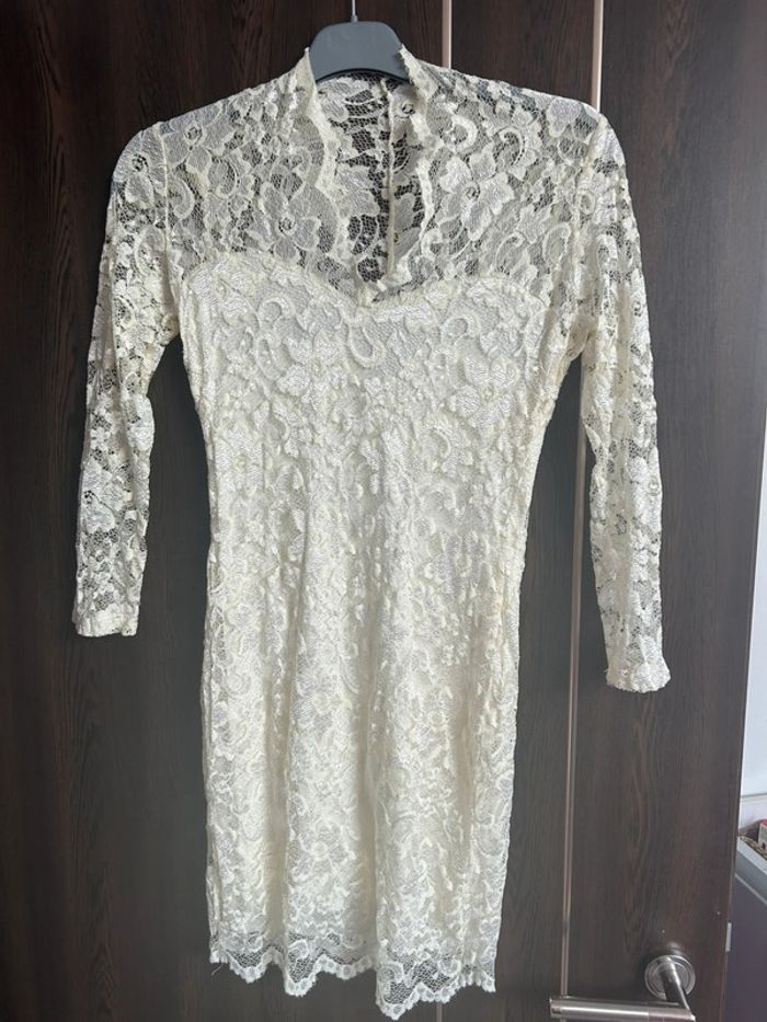 Robe crème effet dentelle