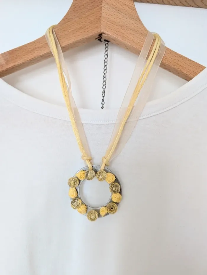 Collier jaune - photo numéro 2