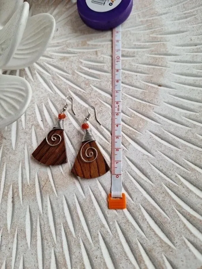 Boucle d'oreille en bois - photo numéro 4