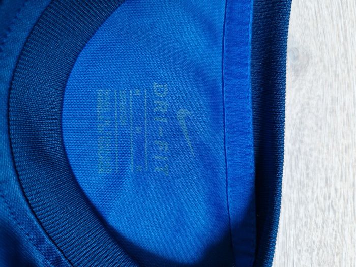 Maillot d'entraînement PSG Nike taille M enfant : 137-147 cm - photo numéro 4