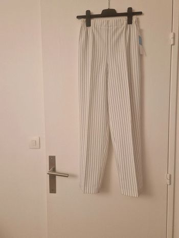Pantalon blanc à fines rayures, taille 1, neuf