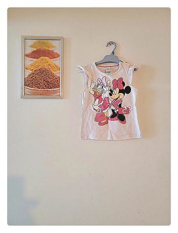 T shirt sans manches "disney" comme neuf taille 2 ans