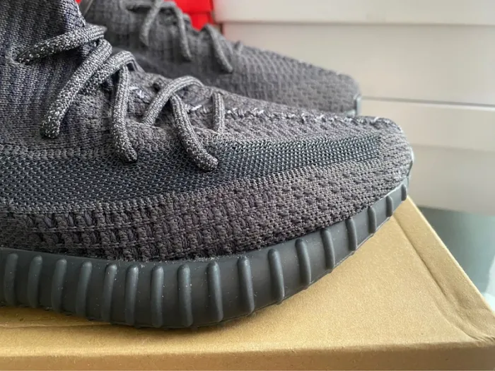 Adidas Yeezy boost 350 v2 black - photo numéro 10