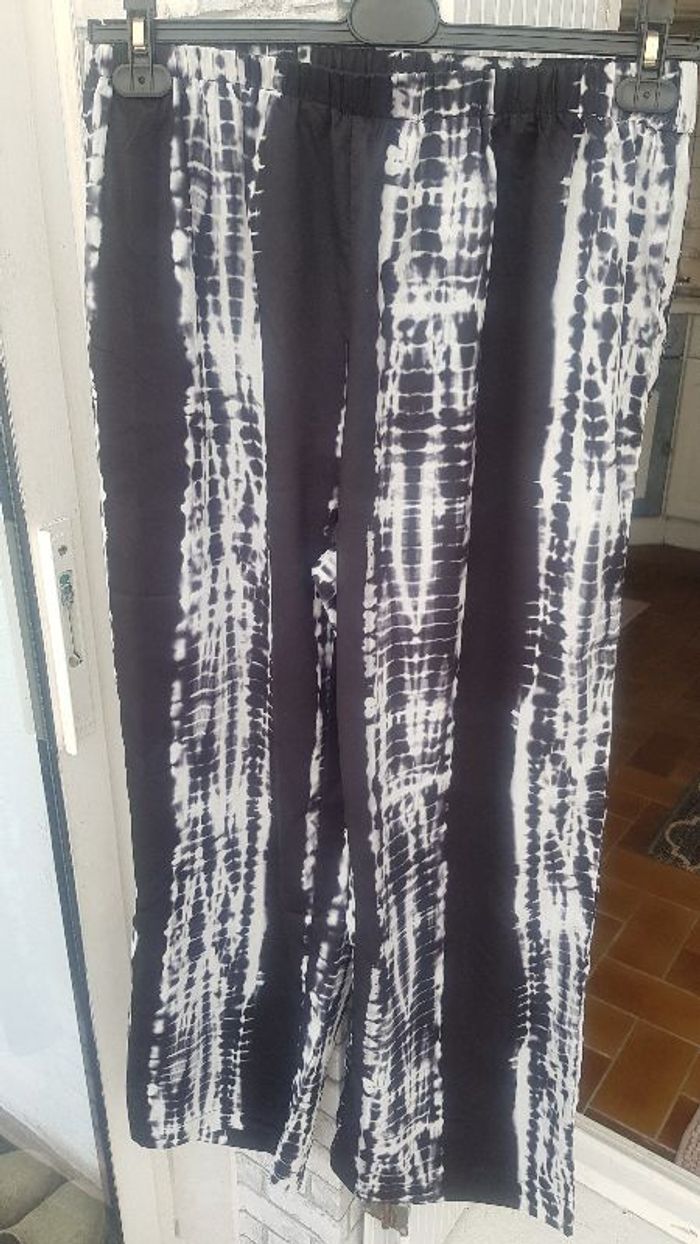 Pantalon tie and die noir gris